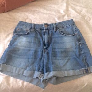 I’ve only worn these shorts once doesn’t have holes or any other bad condition